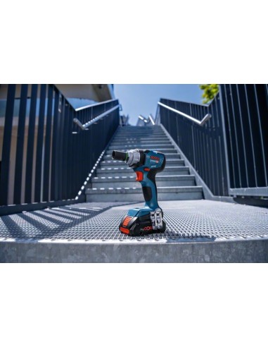 Atornillador de impacto a batería GDS 18V-330...