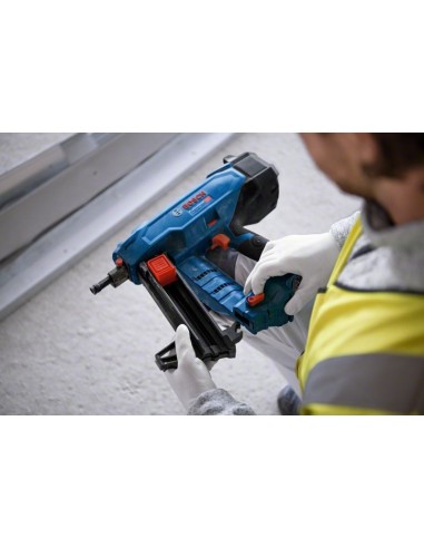 BOSCH 06019L7001 Clavadora para hormigón a...