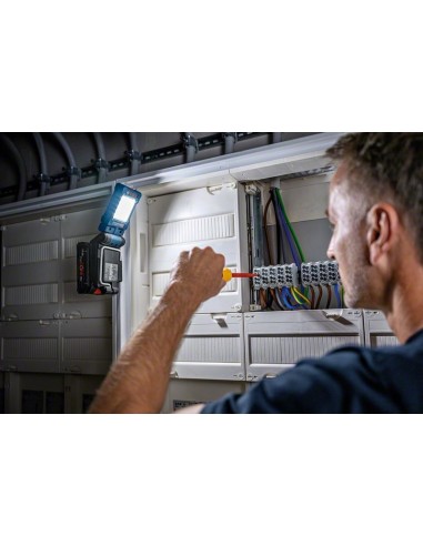 Linterna a batería GLI 18V-800 Professional...