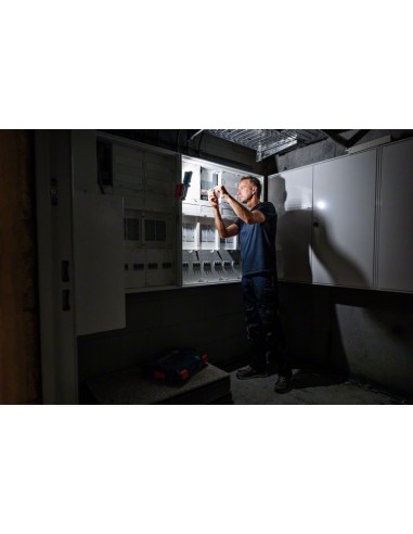 Linterna a batería GLI 18V-800 Professional...