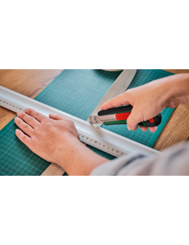 BOSCH 1600A032V8 Cúter de hoja segmentada de 18 mm