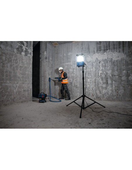 BOSCH 06014A5000 Linterna a batería GLA 18VH-7500 Professional (NO INCLUYE BATERÍA NI CARGADOR)