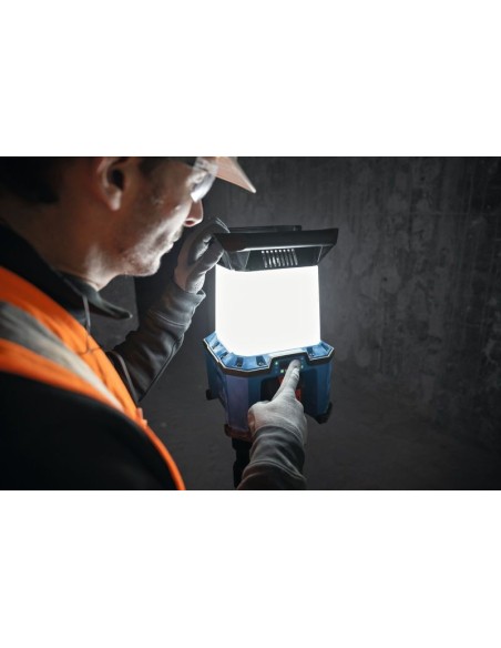 BOSCH 06014A5000 Linterna a batería GLA 18VH-7500 Professional (NO INCLUYE BATERÍA NI CARGADOR)
